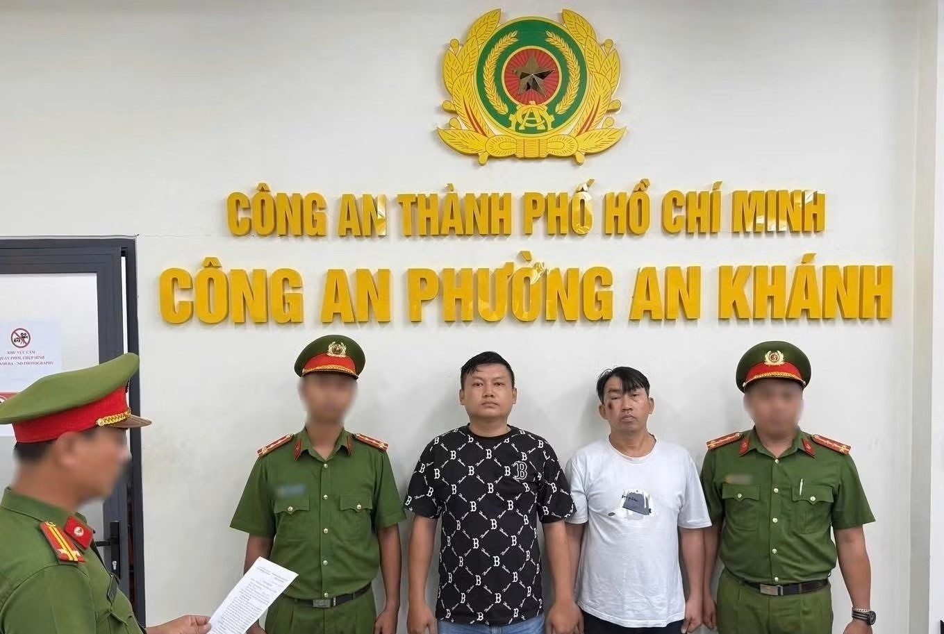 Au da giua duong vi lien tuc bam coi trong ham vuot song Sai Gon hinh anh
