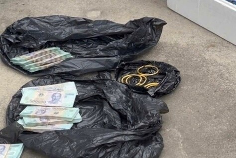 Cuop 2,4 kg vang cua nguoi nuoc ngoai roi mo 'tiec' ma tuy hinh anh