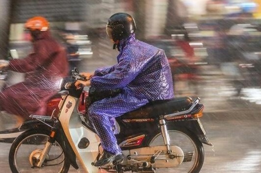 Thoi tiet ngay 4/5: TP.HCM troi nang, Ha Noi co mua dong hinh anh