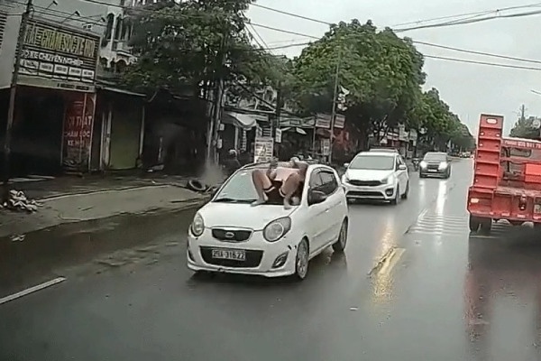 Xac dinh nguyen nhan nguoi dan ong nam tren ca po oto hinh anh