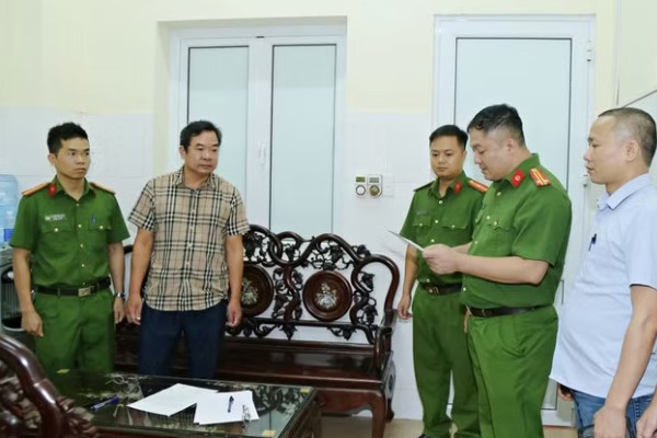 Khoi to 32 bi can trong vu lam gia benh an de tron tranh chap hanh an hinh anh