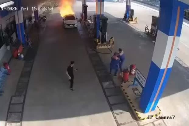 Vu chay oto,  Da Nang anh 1