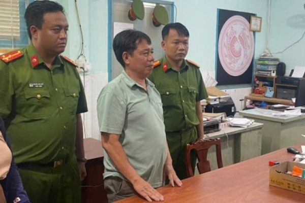 Tam giam doi tuong van chuyen trai phep hang hoa quy hiem hon 20 ty hinh anh