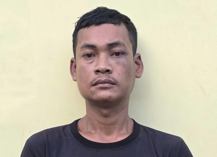 Be 2 tuoi bi bao hanh: Cha duong khai toan bo vet thuong do vo gay ra hinh anh