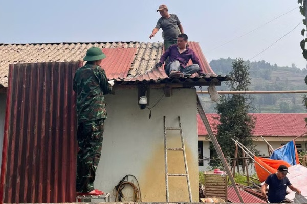 Canh bao mua dong kem loc, set, mua da tai Tay Bac Bo hinh anh