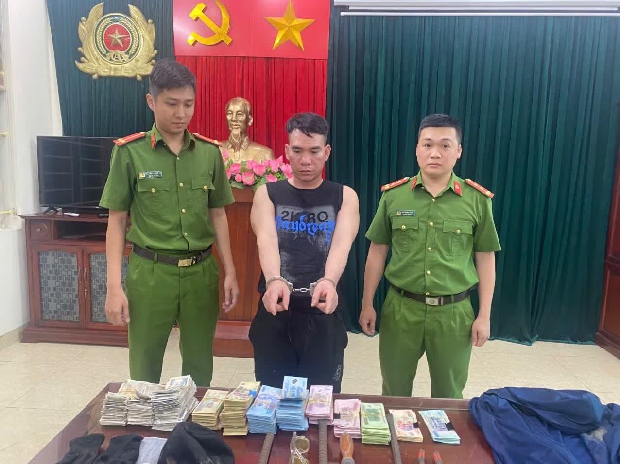 Khoi to doi tuong trom tien cong duc tai nhieu co so tho tu hinh anh