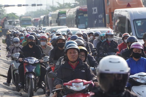 Nguoi dan un un roi TP.HCM di nghi le hinh anh