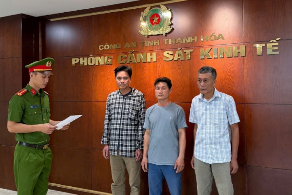 Khoi to 3 bi can mo lon benh ban ra thi truong hinh anh