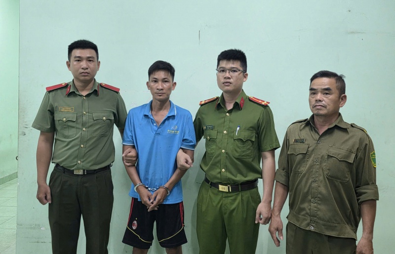 Tam giu khan cap,  cha duong,  danh con rieng anh 2