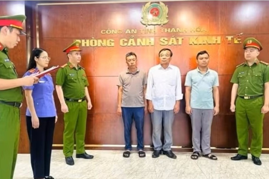 Lap khong ho so rut tien lam duong, nguyen chu tich xa bi khoi to hinh anh