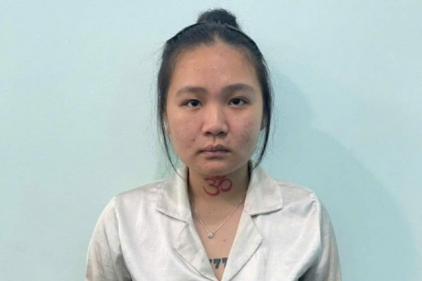 Nu sinh bi truy na ve hanh vi giet nguoi da ra dau thu hinh anh