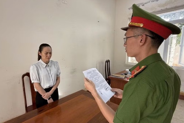 Nu tai xe khang cao trong vu uong 8 lon bia tong tu vong chu tich xa hinh anh