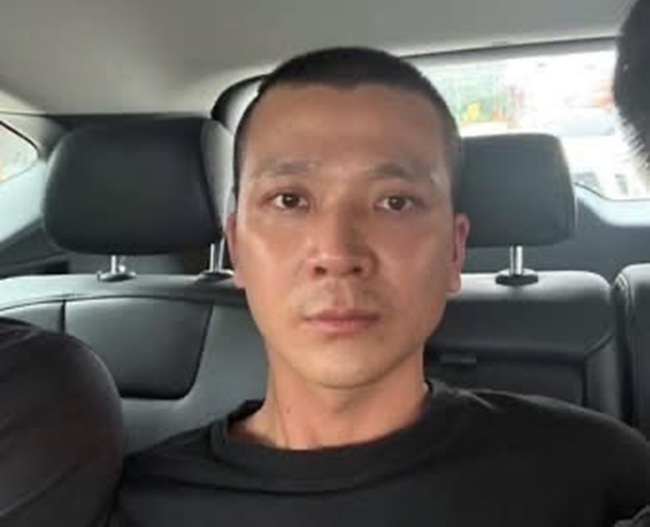 Bat giu tai xe xe om dung hung khi, thu 700.000 dong cua khach hinh anh