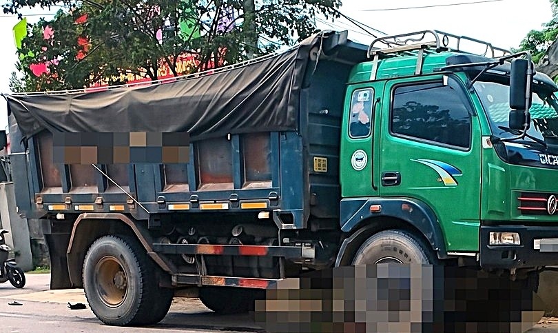 Xe may dien va cham oto tai o Ha Tinh, 2 nguoi tu vong hinh anh