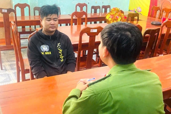 Tam giu doi tuong dung dao cuop tai san tai cua hang Bach Hoa Xanh hinh anh
