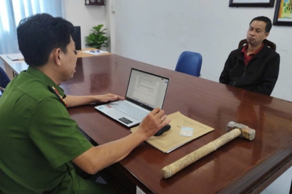 Dap pha hu cot cua gia dinh nguoi tinh vi ghen hinh anh