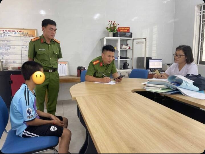 Be trai 11 tuoi,  nghi bi bo,  me ke bao hanh anh 2