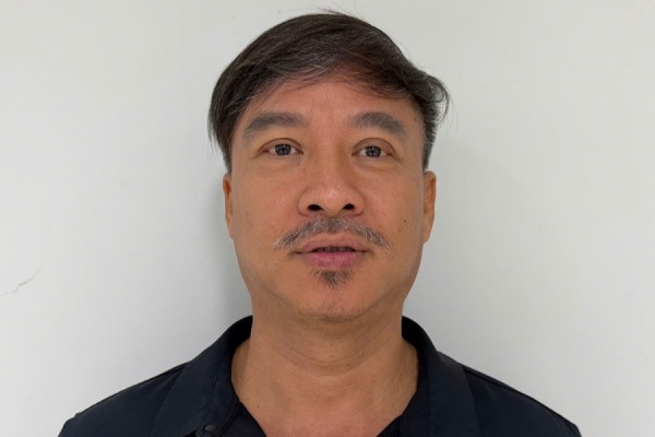 Khoi to chu trung tam 'Giong ca de doi', Giam doc May Sai  Gon hinh anh