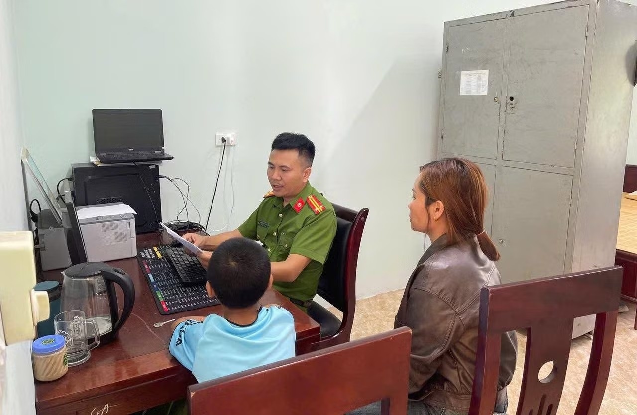 Thong tin moi vu be lop 6 nghi bi cha va me ke bao hanh hinh anh