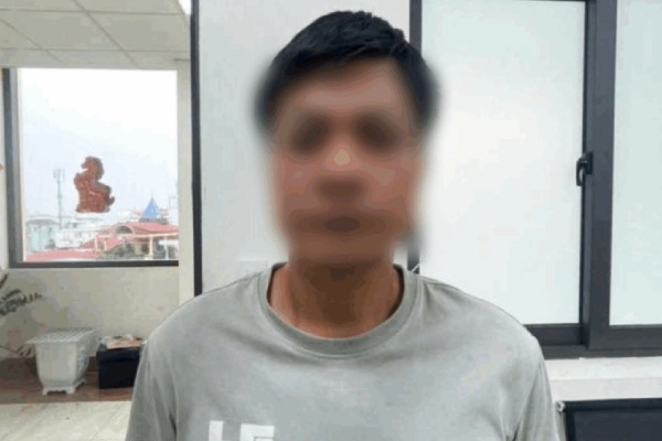 Tam giu doi tuong 'thong chot' tong canh sat giao thong trong thuong roi bo tron hinh anh