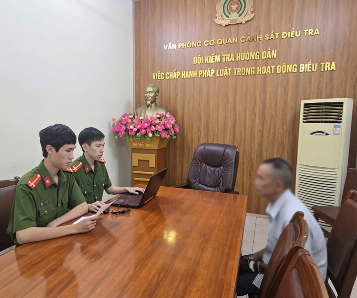 Tam giu hinh su,  Nguoi dan ong,  60 tuoi,  gio tro doi bai anh 1