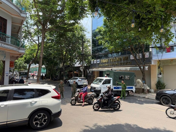 Nam thanh nien cam dao co thu gan 2 ngay trong quan ca phe o Buon Ma Thuot hinh anh