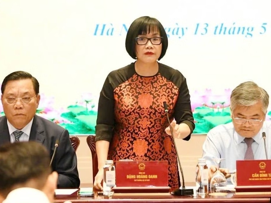 Neu da co du lieu, khong duoc yeu cau nguoi dan cung cap nhieu loai giay to hinh anh