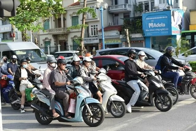 Ha Noi de xuat ho tro toi da 5 trieu dong/nguoi chuyen sang xe may dien hinh anh