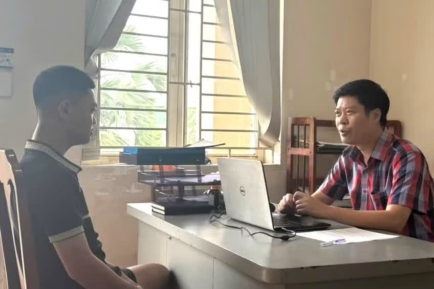 dung bom xang,  tan cong nha dan anh 2