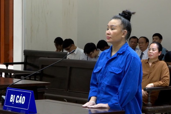 Nu bi cao moi gioi bat dong san chiem doat gan 230 ty dong bi y an chung than hinh anh
