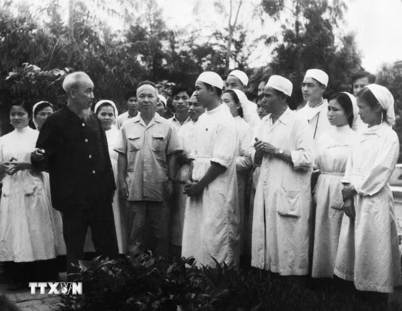 Ho Chi Minh anh 2