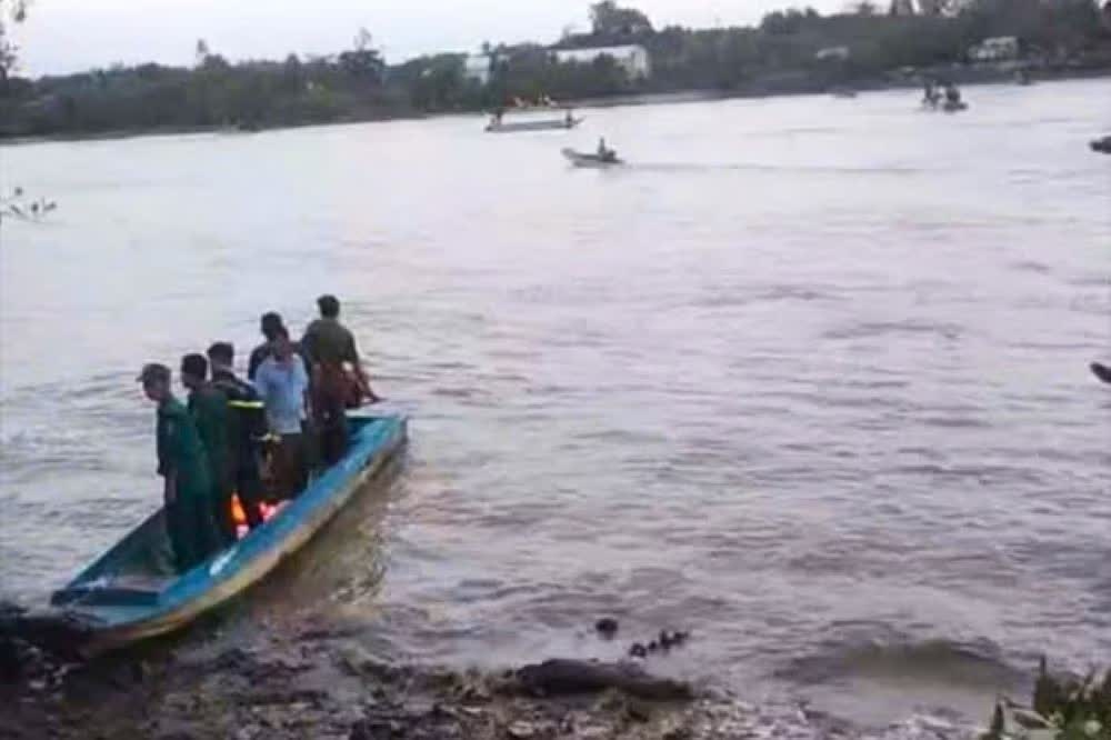 Giao vien tieu hoc tu vong sau vu lat vo lai tren song o Ca Mau hinh anh