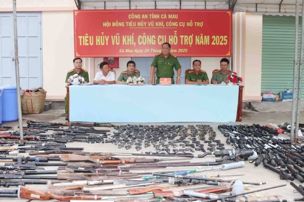 Thu giu hon 120 khau sung hinh anh