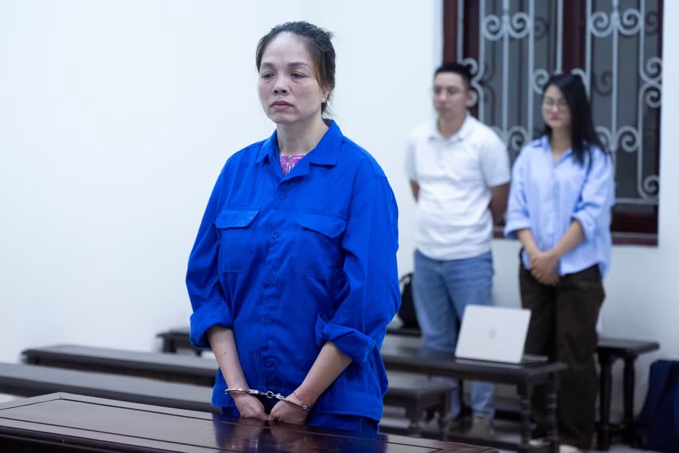 Danh hang xom vi benh con, nguoi phu nu bi tuyen hon 4 thang tu hinh anh