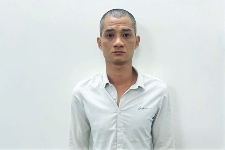 Sau 2 nam lan tron, doi tuong gay nhieu vu cuop giat vang o Gia Lai ra dau thu hinh anh