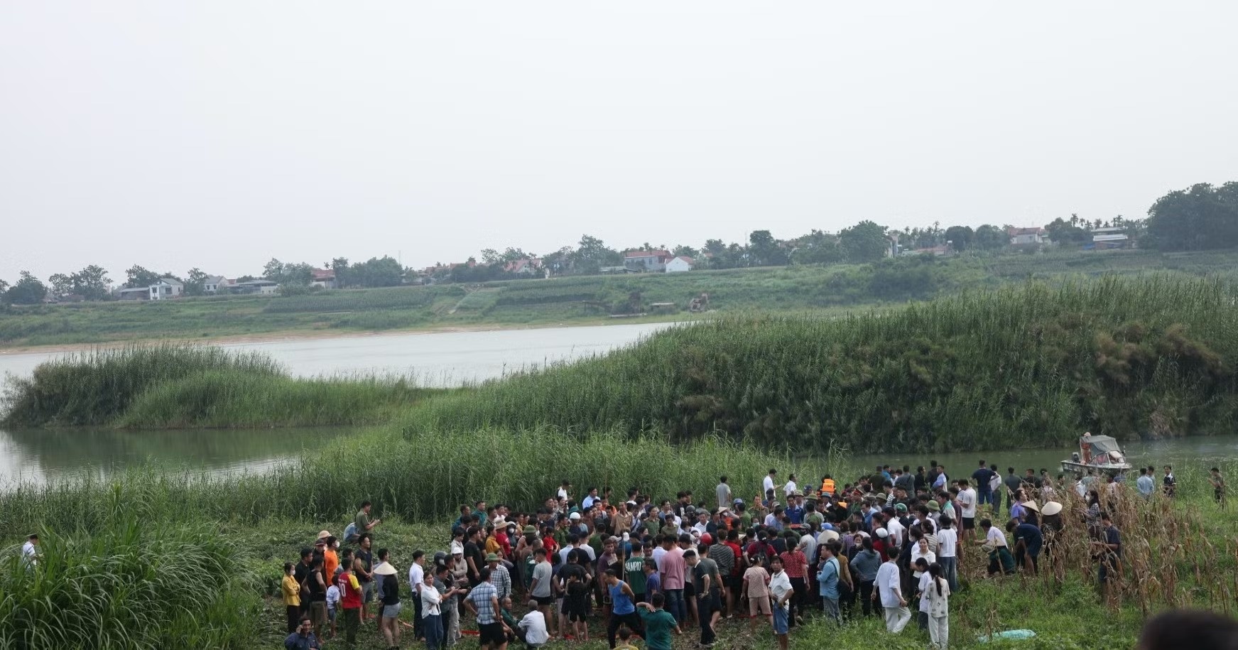 Nguyen nhan ban dau 5 thieu nien duoi nuoc thuong tam o Phu Tho hinh anh