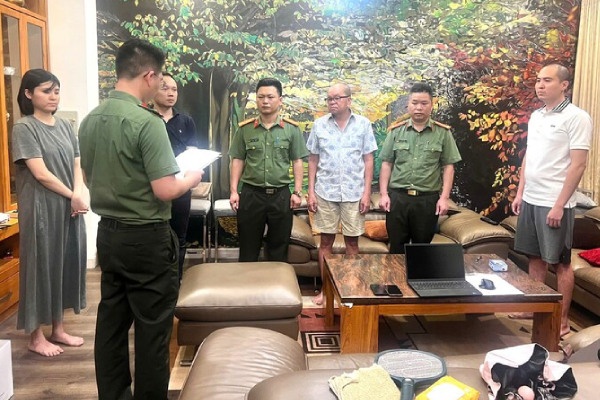 Triet pha duong day van chuyen trai phep gan 90 tan chat phong xa ra nuoc ngoai hinh anh
