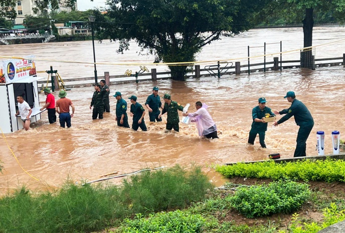 Mua xoi xa nhieu gio, Quang Ninh va Lai Chau doi mat nguy co lu quet hinh anh