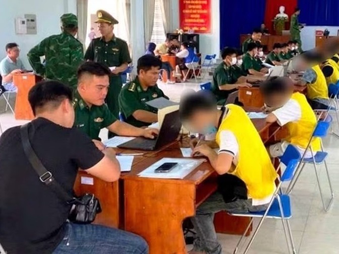18 nguoi bi Campuchia truc xuat, he lo bay ‘viec nhe, luong cao’ hinh anh