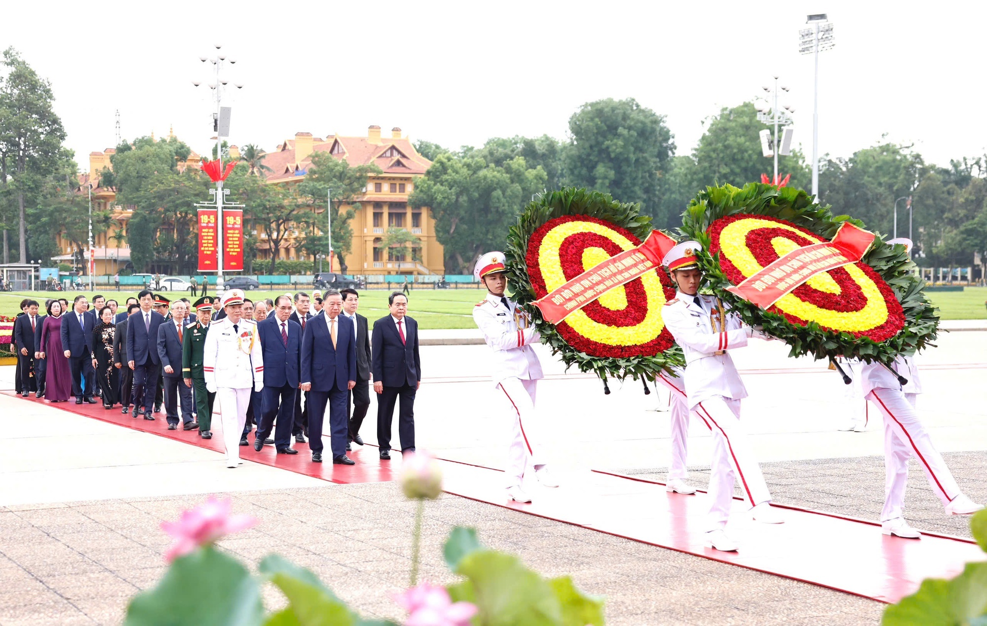 Lanh dao Dang, Nha nuoc vao Lang vieng Chu tich Ho Chi Minh hinh anh