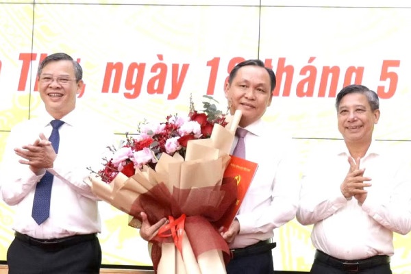 Cong bo quyet dinh cua Thu tuong phe chuan Pho chu tich UBND TP Can Tho hinh anh