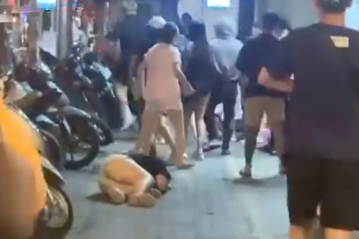 Tam giu mot so nguoi lien quan vu co gai bi danh guc trong dem tren pho Ha Noi hinh anh