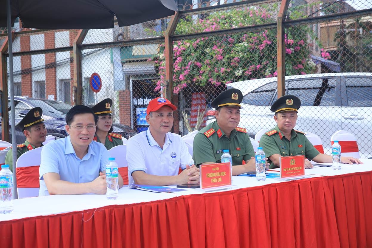 Cong an Ha Noi anh 1