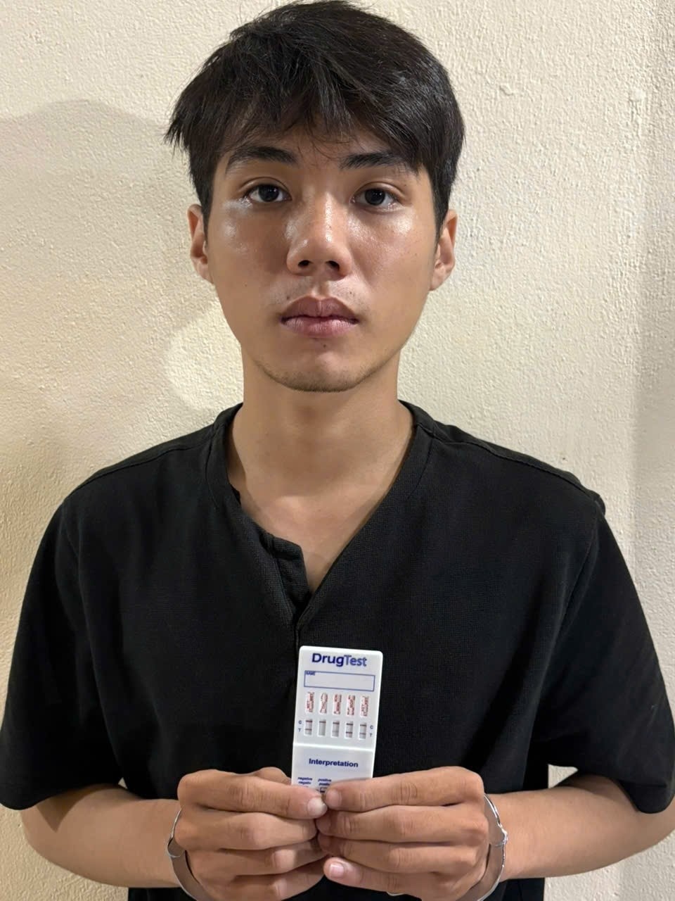 quan bar Revo,  Chu quan bar Revo,  NV quan bar Revo,  QL quan bar Revo,  Ma tuy anh 3