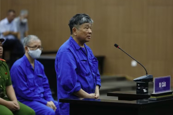 Cuu giam doc Ban quan ly du an cua Bo Y te khai doanh nghiep tu den bieu tien hinh anh