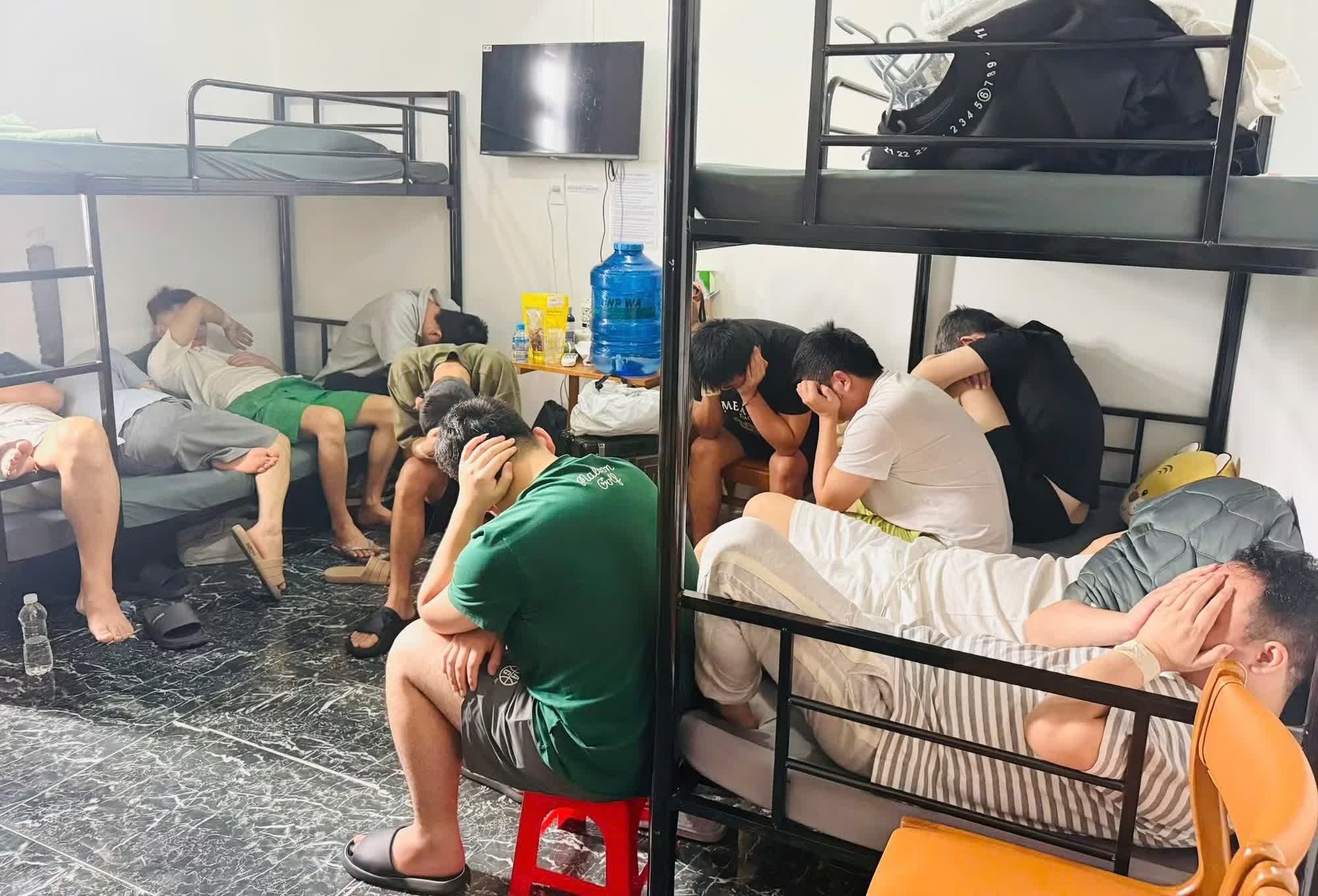 khách sạn Bảo Ly, hàng chục đối tượng, người nước ngoài, Nhà hàng Bảo Ly, nhân viên Bảo Ly, Chủ KS Bảo Ly ảnh 6 khach san Bao Ly, hang chuc doi tuong, nguoi nuoc ngoai, Nha hang Bao Ly, nhan vien Bao Ly, Chu KS Bao Ly anh 6