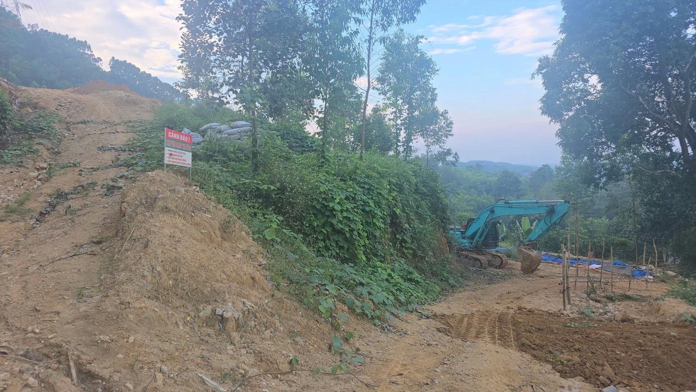Nha thau noi gi ve su co sat lo tai chan cot dien 500kV Lao Cai - Vinh Yen? hinh anh