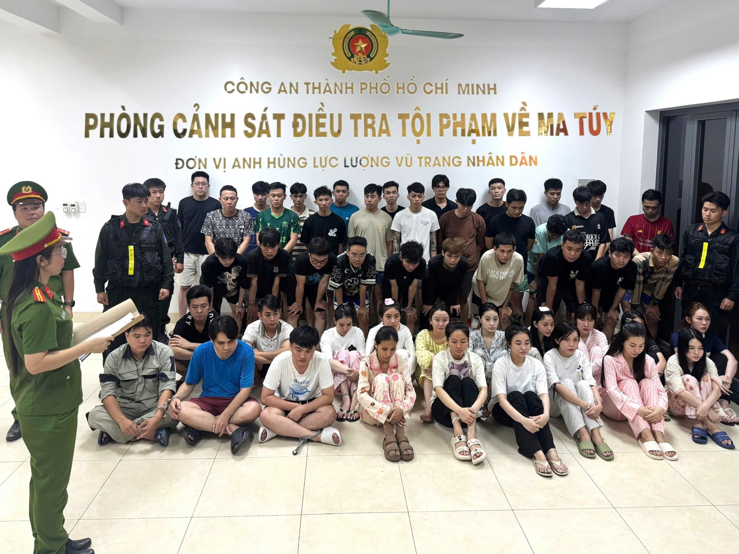 Tu viec kiem tra quan bar Revo, lam ro cac duong day cung cap ma tuy tai TP.HCM hinh anh