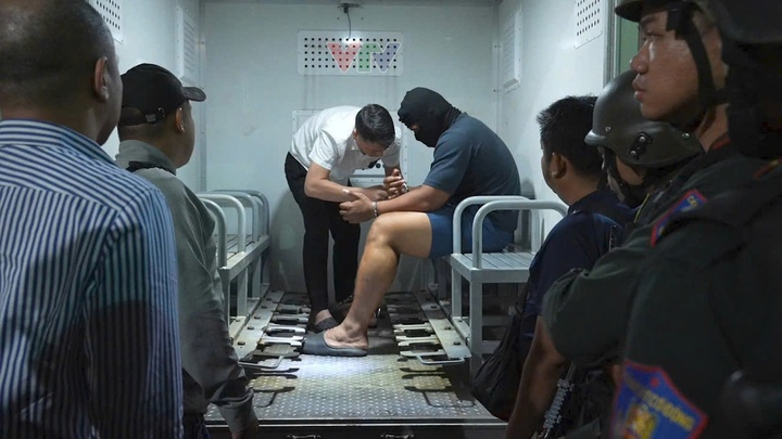 nghi pham nuoc ngoai,  gay an,  no sung bo tron,  nha hang,  hai san Cee&rsquo;f,  Chu hai san Cee&rsquo;f anh 1