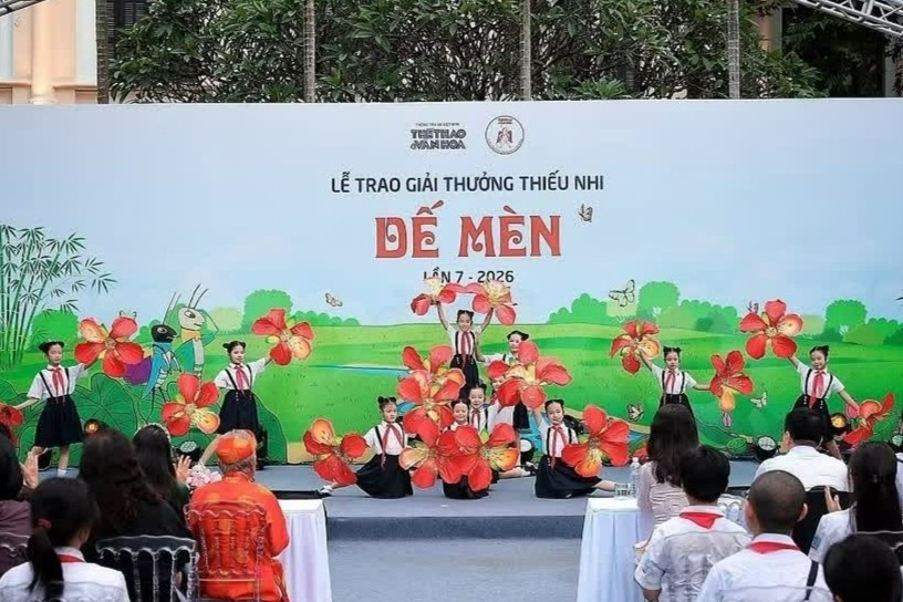 Giai thuong De Men: Vinh danh thanh tuu tron doi cua NSND Ngo Manh Lan hinh anh